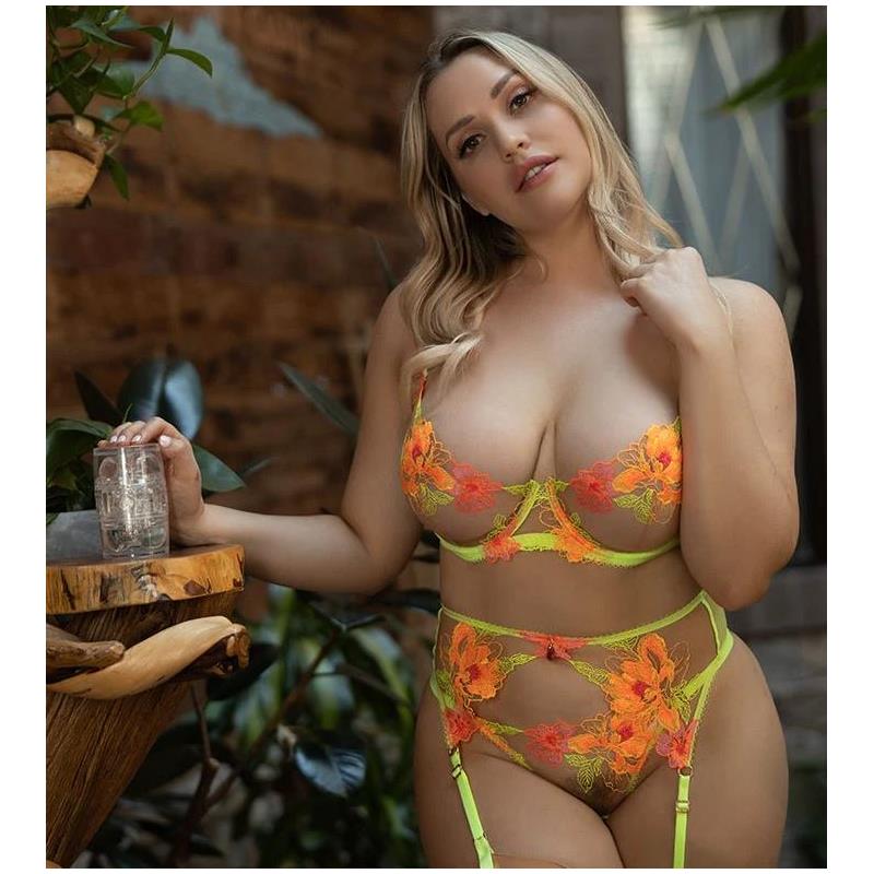 Quickshot Mia Malkova Masturbador Vagina y Ano - Imagen 5